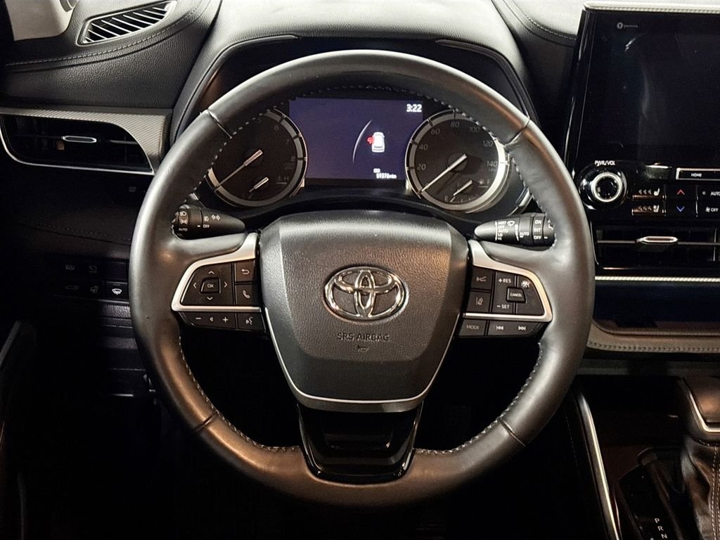 Used 2022 Gray Toyota Platinum image 13