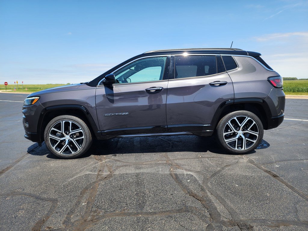 Used 2024 Baltic Gray Metallic Clearcoat Jeep Limited image 7