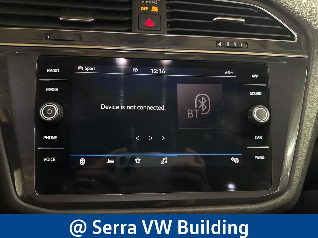 Used 2022 Platinum Gray Metallic Volkswagen 2.0T SE image 25