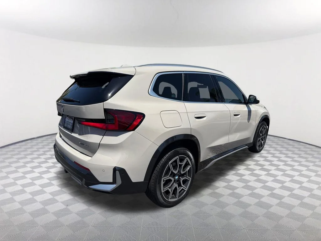 Used 2026 Beige BMW xDrive28i image 4