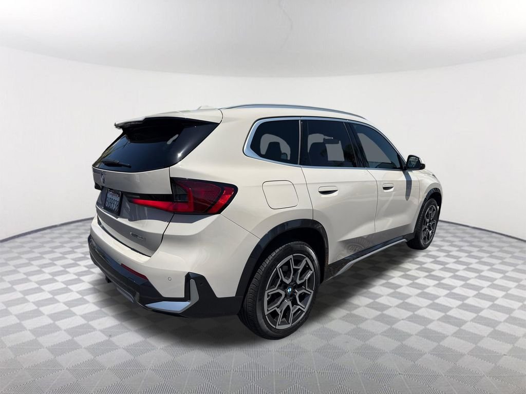 Used 2026 Dune Grey Metallic BMW xDrive28i image 4