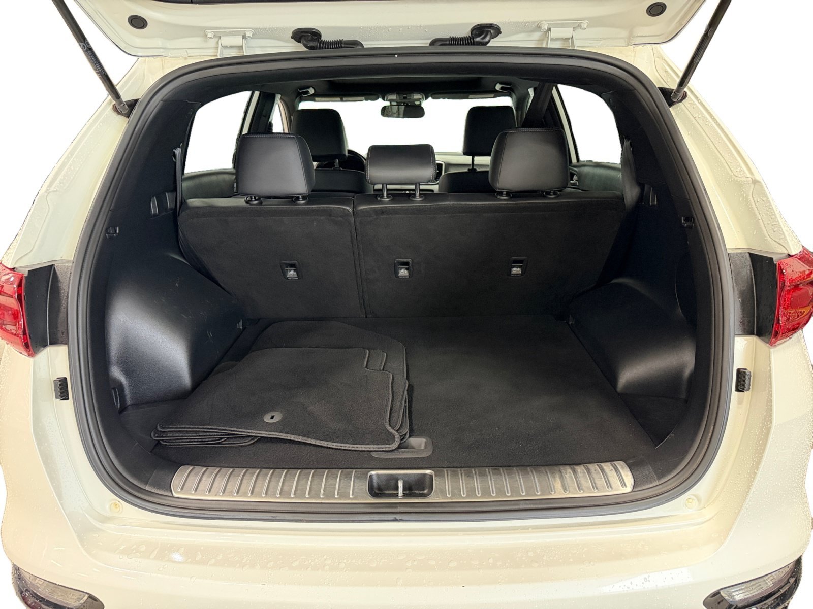 Used 2020 Snow White Pearl Kia S image 39