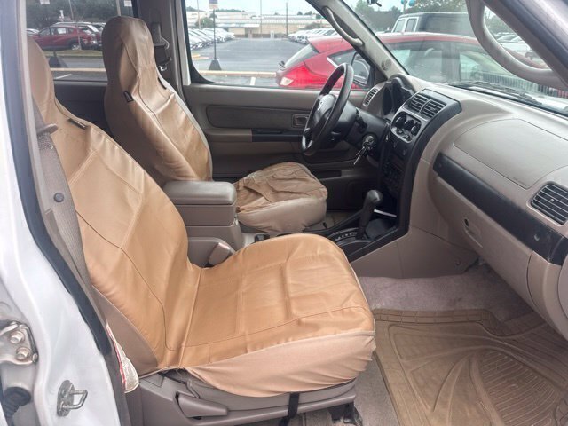 Used 2004 White Nissan XE image 18