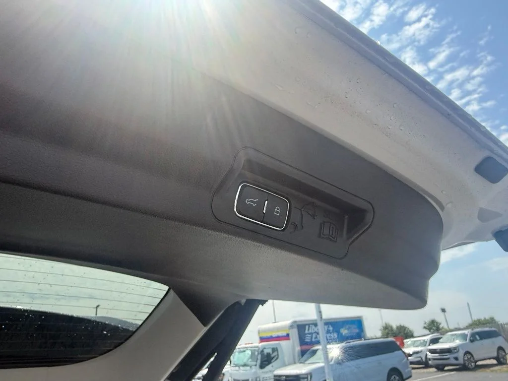 Used 2025 White Metallic Ford Platinum image 47