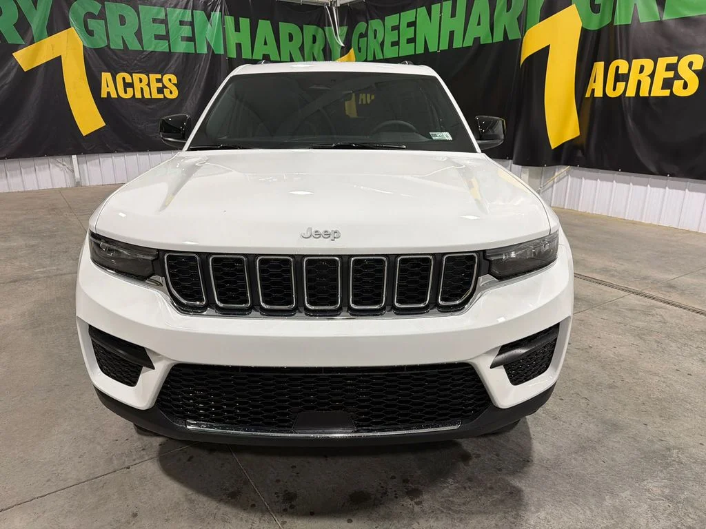 New 2026 Bright White Clear-Coat Exterior Paint Jeep Laredo X image 12