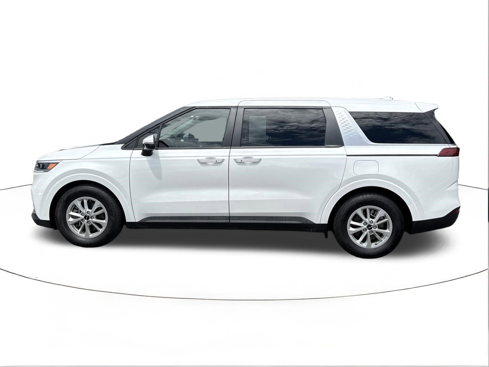 Used 2024 Snow White Pearl Kia LX image 6