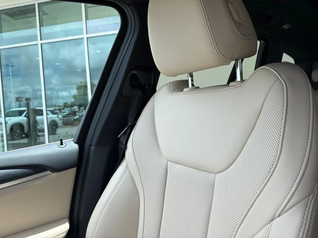 Used 2023 Skyscraper Grey Metallic BMW sDrive30i image 23
