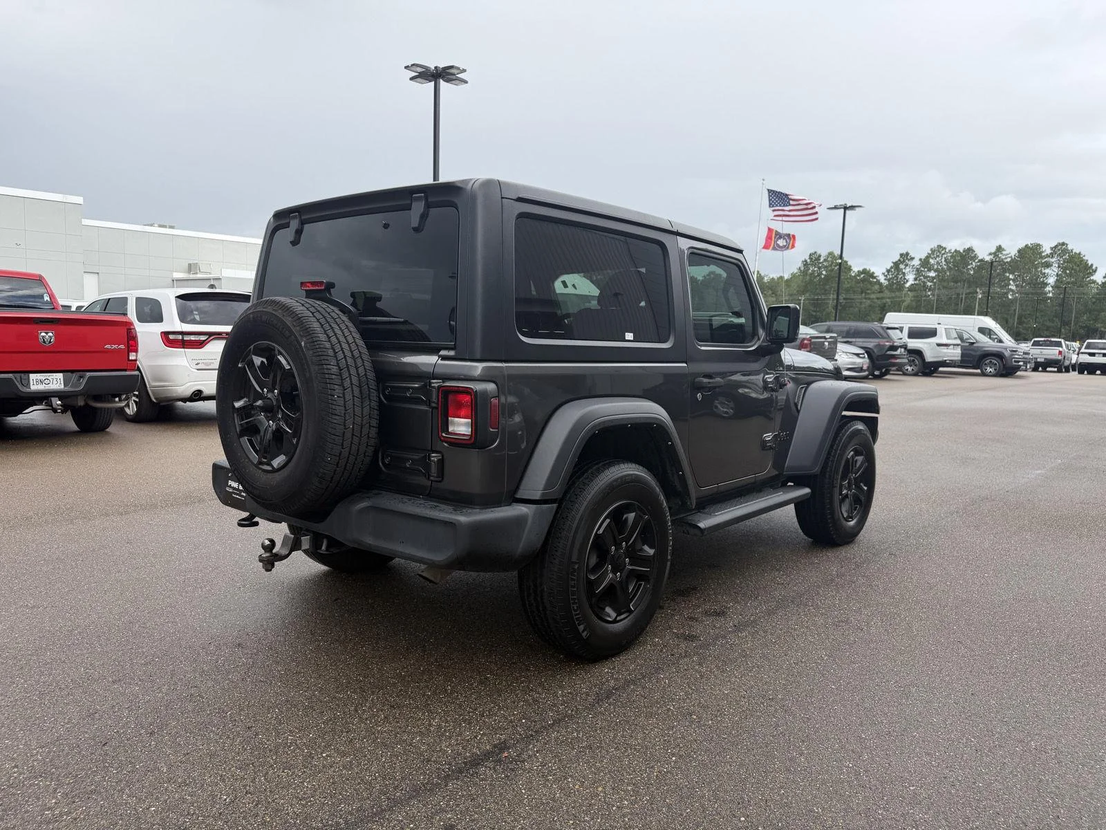 Used 2022 Granite Crystal Metallic Clearcoat Jeep Sport S image 6