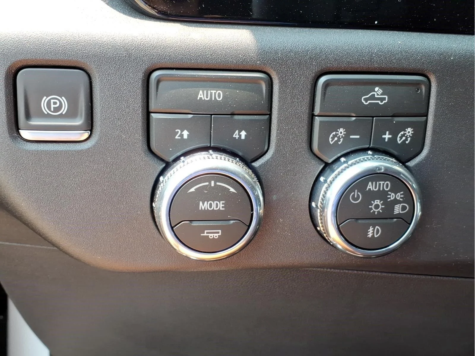 New 2026 Summit White GMC Elevation image 18