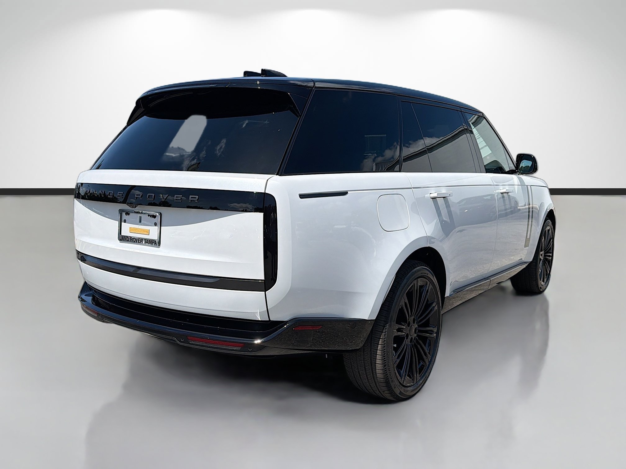 New 2026 Ostuni Pearl White LAND ROVER SE 7 Seats image 5
