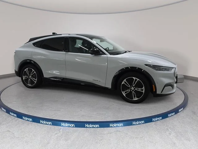Used 2023 Space White Metallic Ford Premium image 3