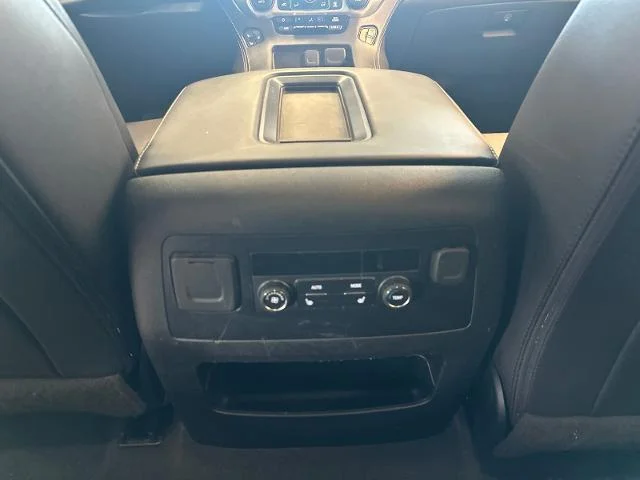 Used 2020 Summit White GMC  image 23
