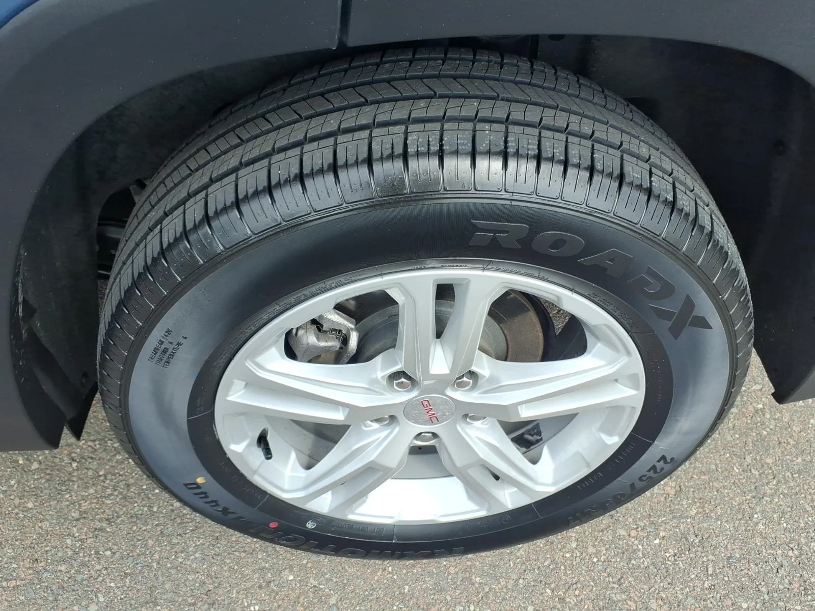 Used 2024 Downpour Metallic GMC SLE image 8