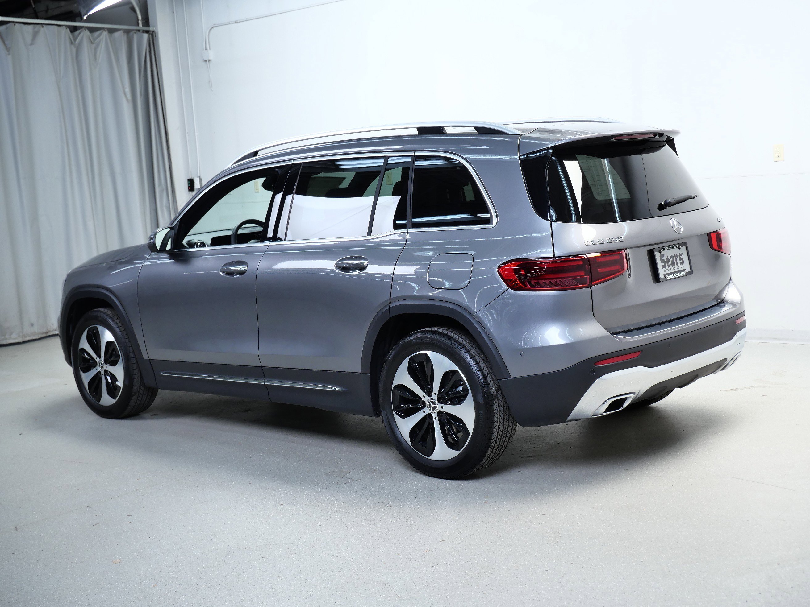 New 2026 Mountain Grey Metallic Mercedes-Benz GLB 250 image 6