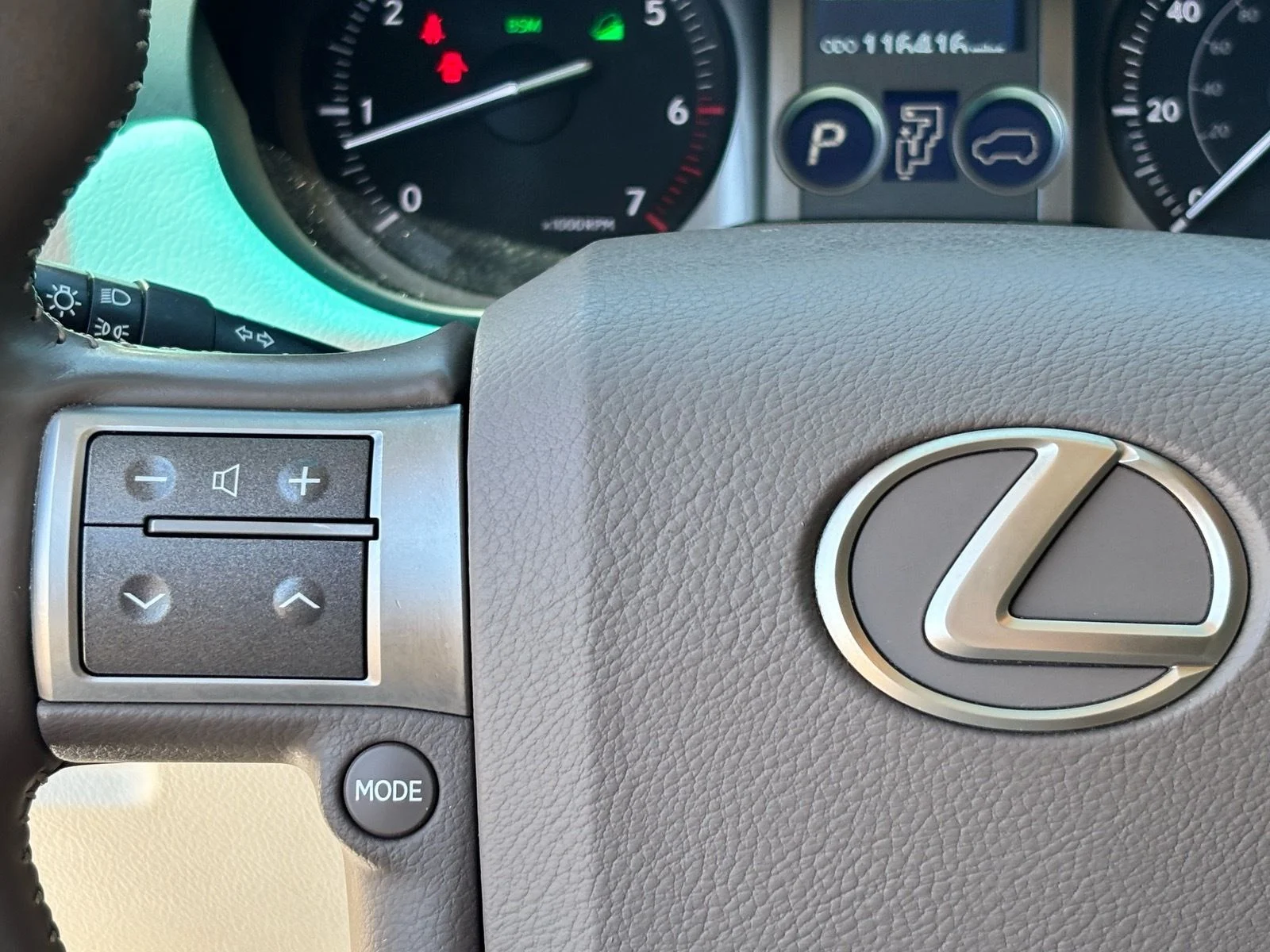 Used 2019 Starfire Pearl Lexus 460 image 18