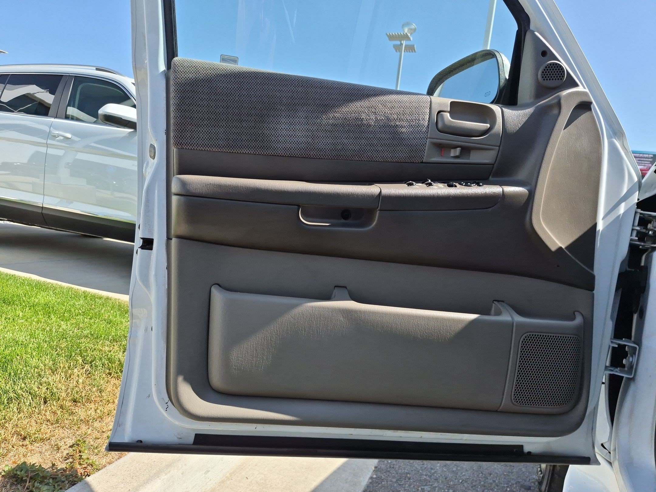 Used 2002 Bright White Clearcoat Dodge SLT image 11