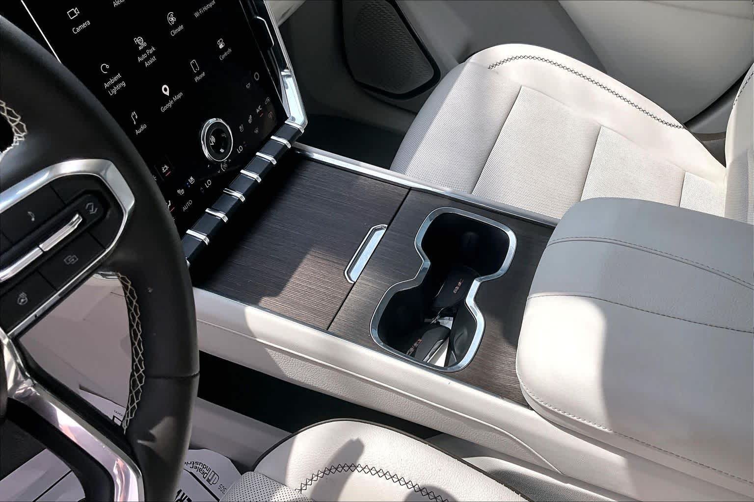 Used 2024 Sterling Metallic GMC FWD Denali image 17