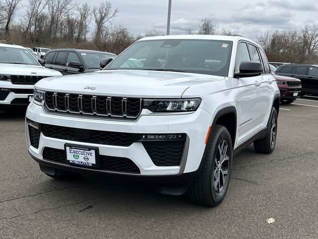 New 2026 Bright White Clear-Coat Exterior Paint Jeep Limited image 5