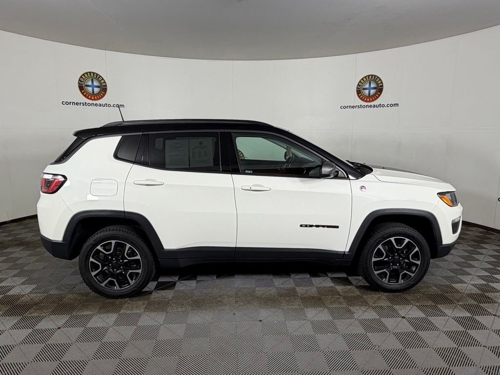 Used 2018 White Jeep Trailhawk image 19