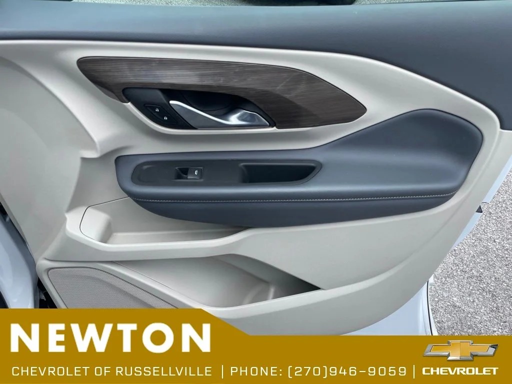 Used 2022 White Frost GMC Denali image 24