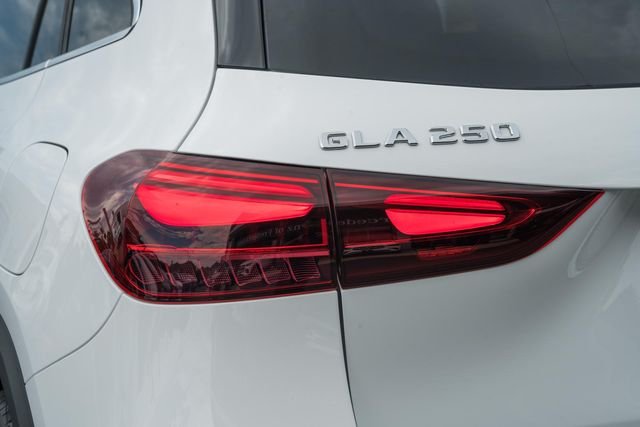 New 2026 Polar White Mercedes-Benz GLA 250 image 8