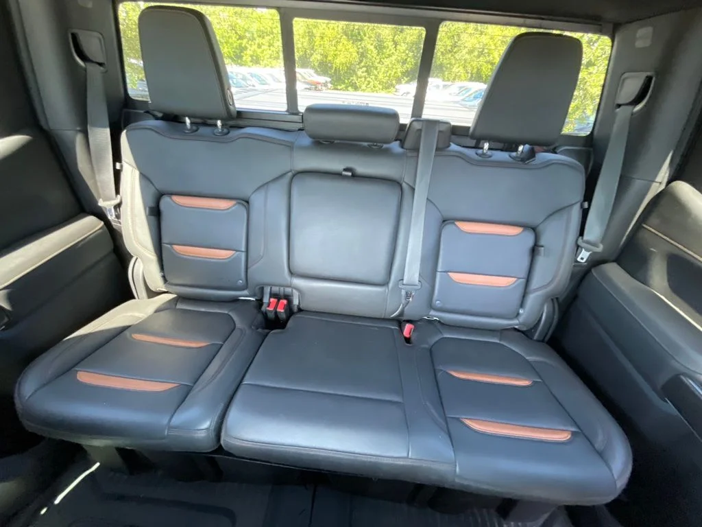 Used 2021 Summit White GMC AT4 image 9
