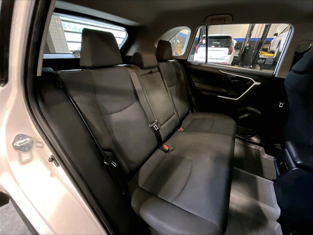 Used 2020 White Toyota LE image 16