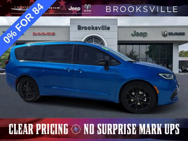 2026 Chrysler Pacifica Limited's photo