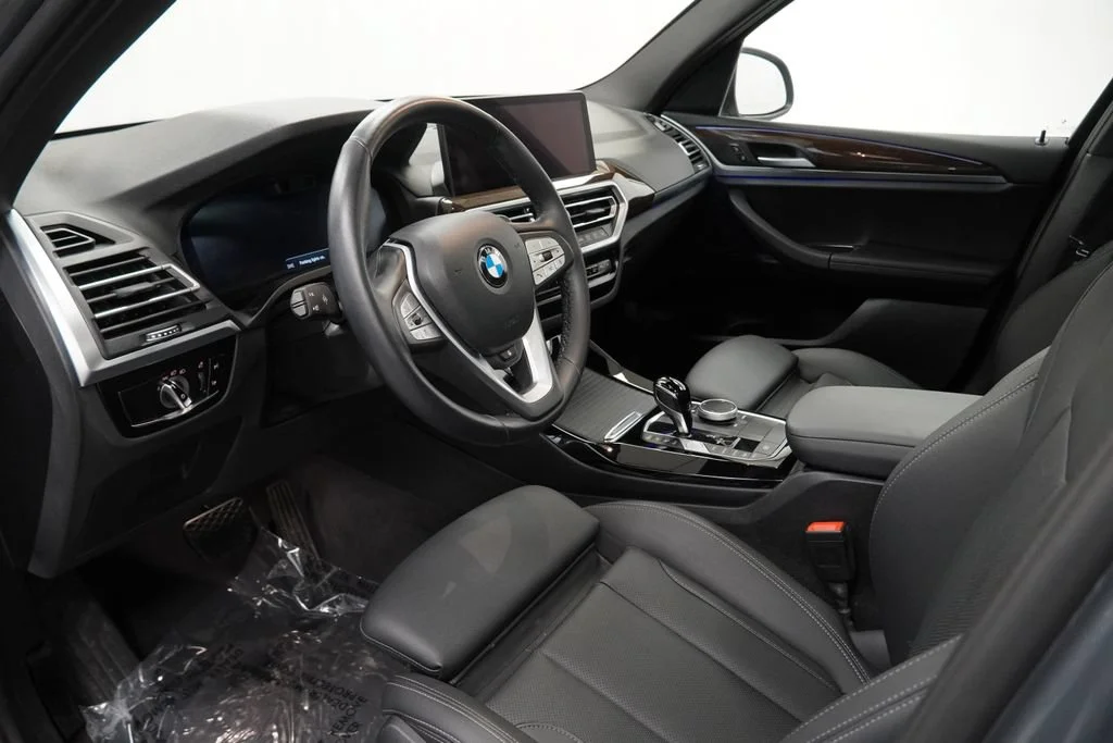 Used 2024 Gray BMW xDrive30i image 11