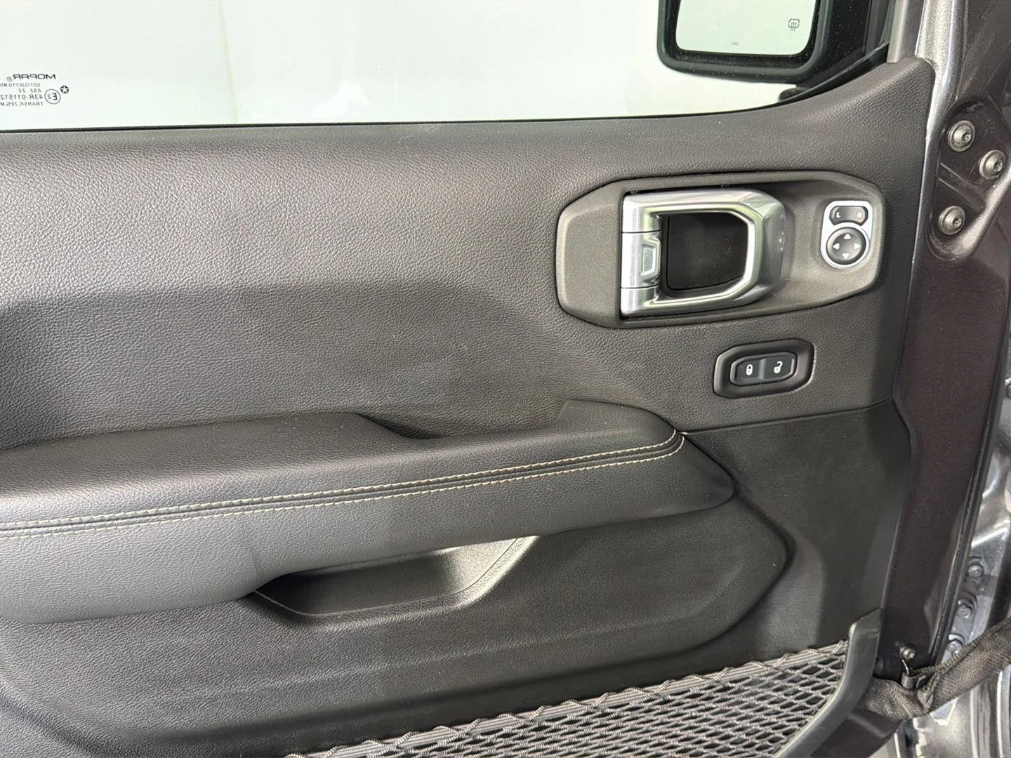 Used 2022 Granite Crystal Metallic Clearcoat Jeep Unlimited Sahara image 26