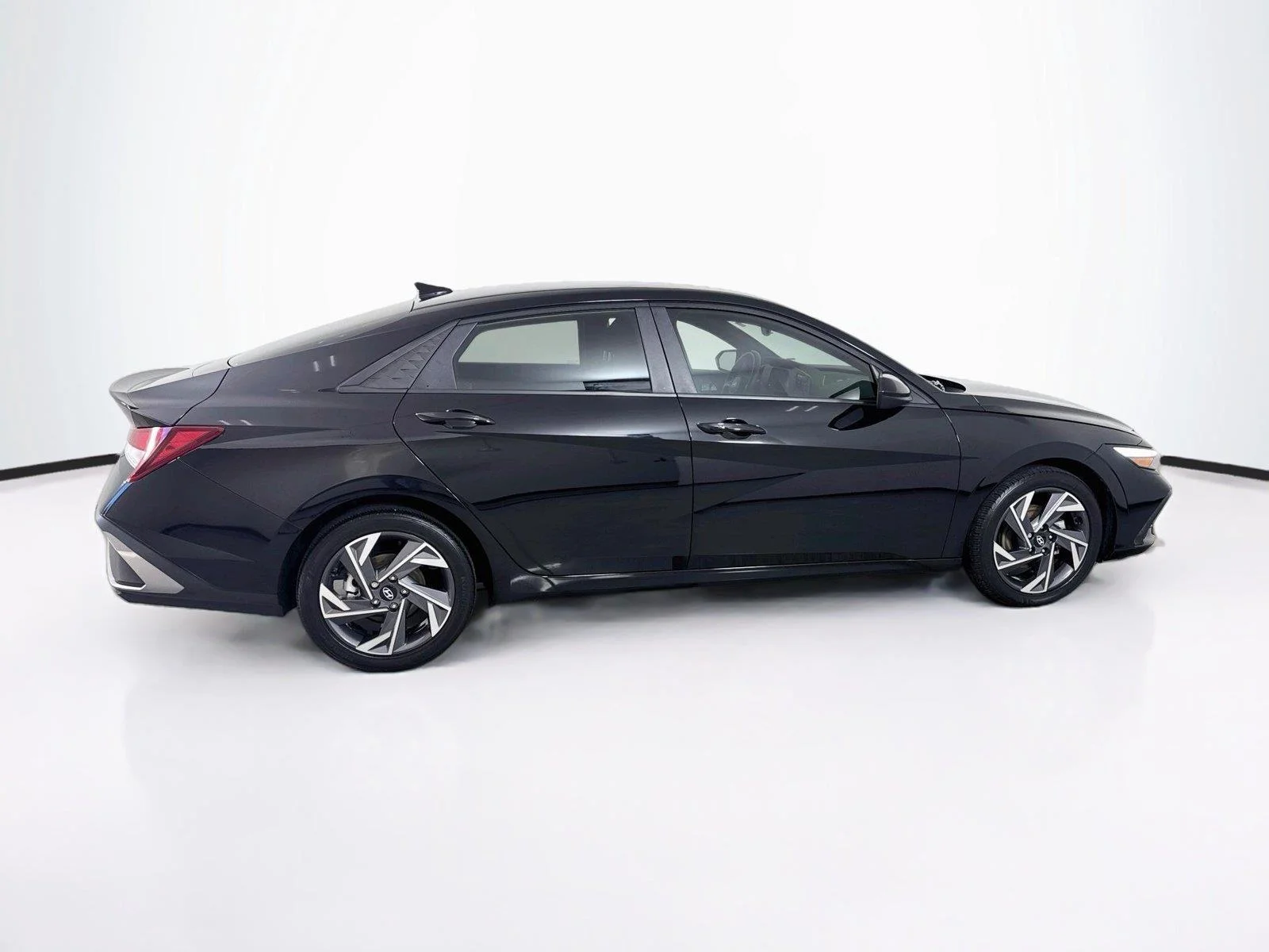 Used 2025 Abyss Black Hyundai SEL Sport image 8