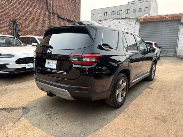 Used 2023 Black Honda EX-L image 4