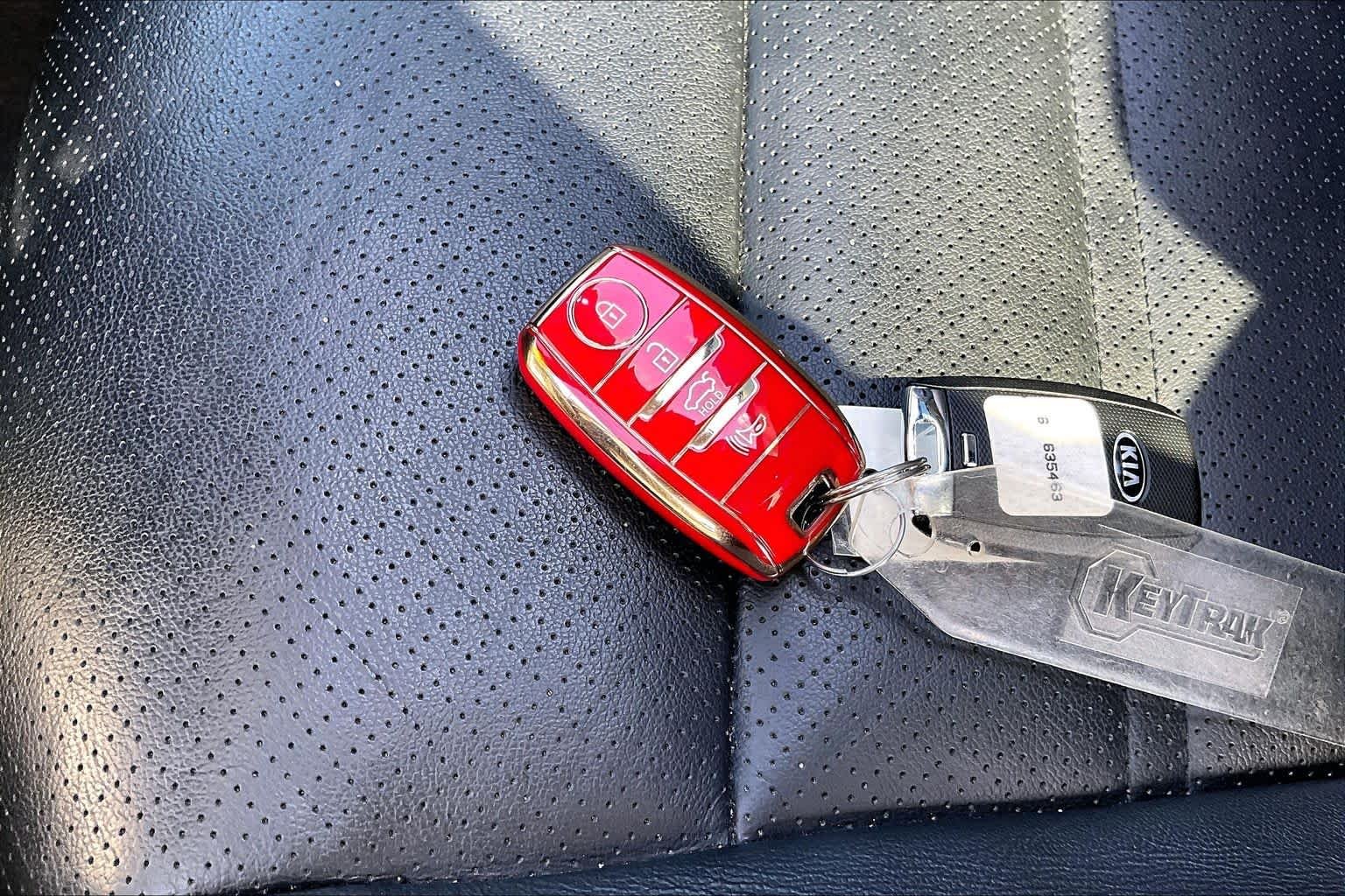 Used 2020 Passion Red Kia EX V6 image 15