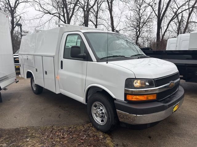 New 2025 Summit White Chevrolet 1WT image 3