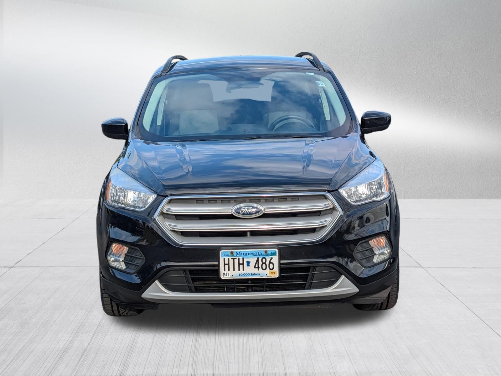 Used 2018 Shadow Black Ford SE image 2
