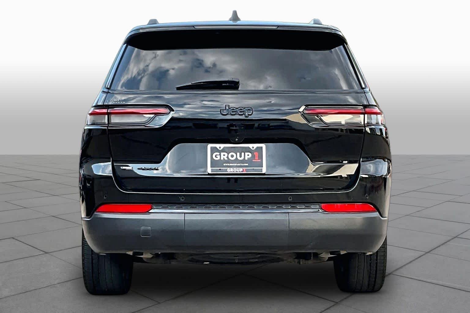 Used 2021 Diamond Black Crystal Pearlcoat Jeep Altitude image 5