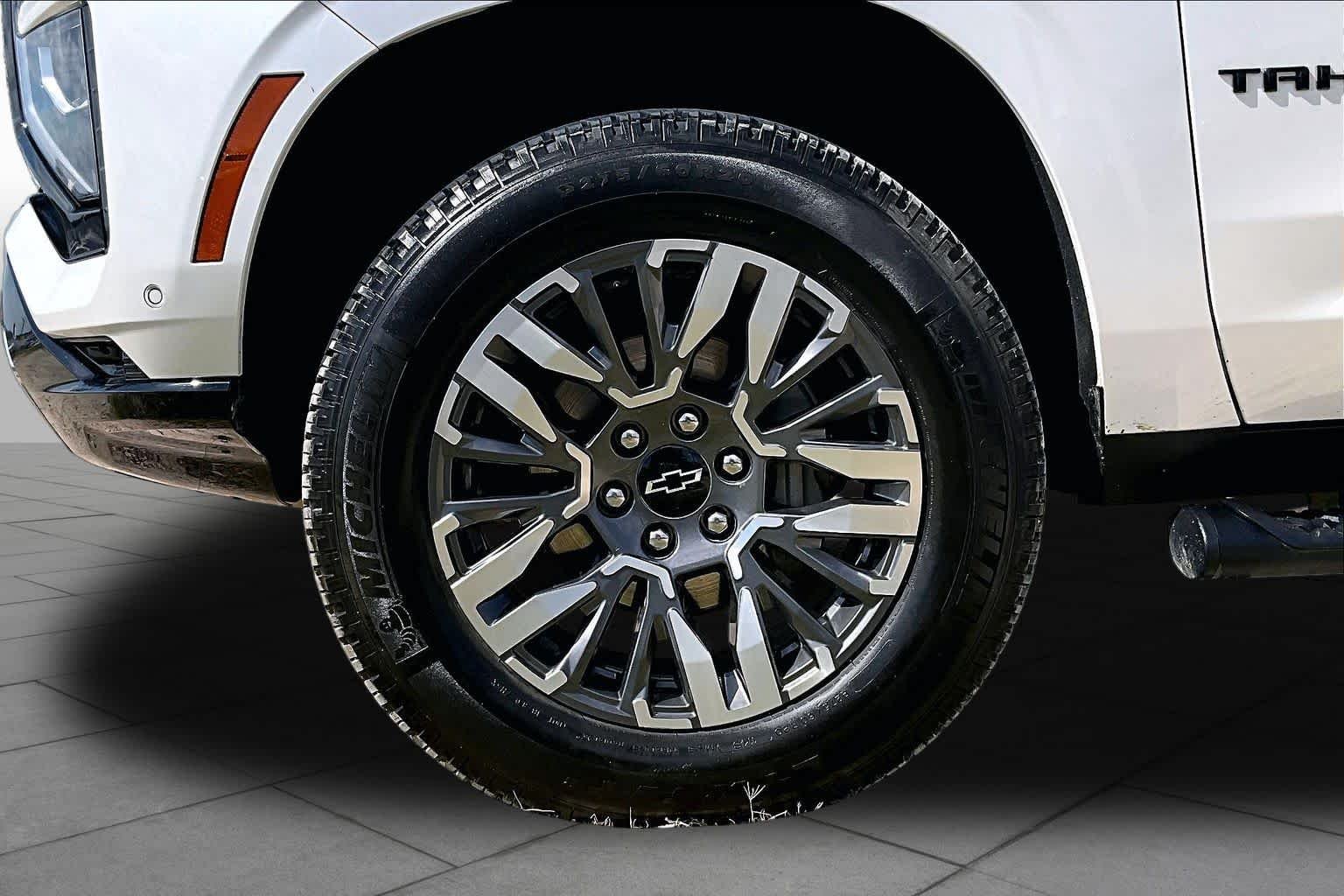 Used 2025 Iridescent Pearl Tricoat Chevrolet Z71 image 13
