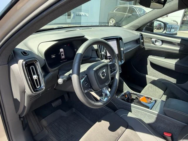 Used 2023  Volvo Ultimate image 5