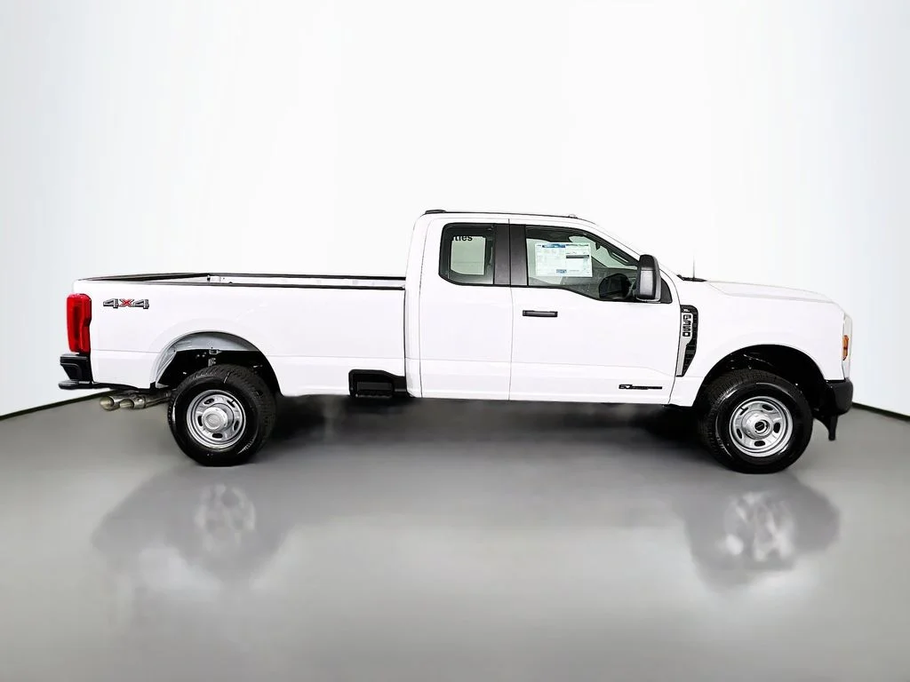 New 2026 Oxford White Ford XL image 16
