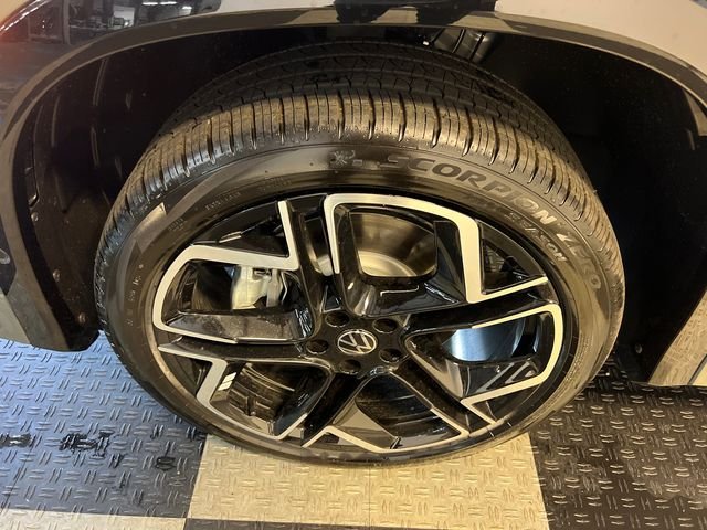 New 2026 Green Volkswagen 2.0T SEL R-Line Turbo image 9