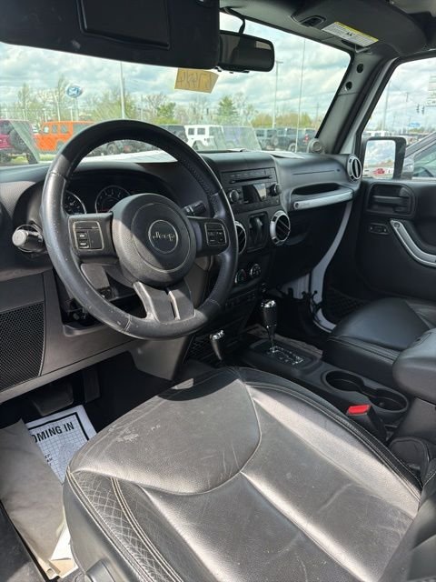 Used 2013 White Jeep Sahara image 9