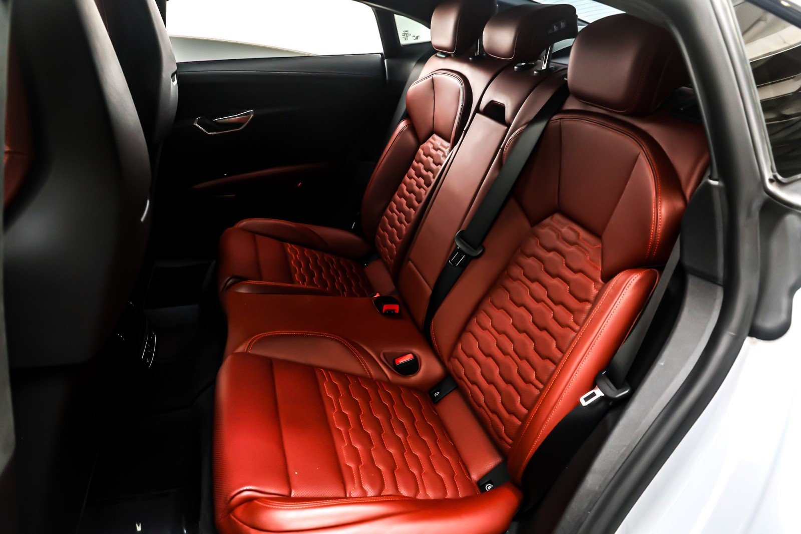 2024 Audi e-tron GT Prestige - Photo 9