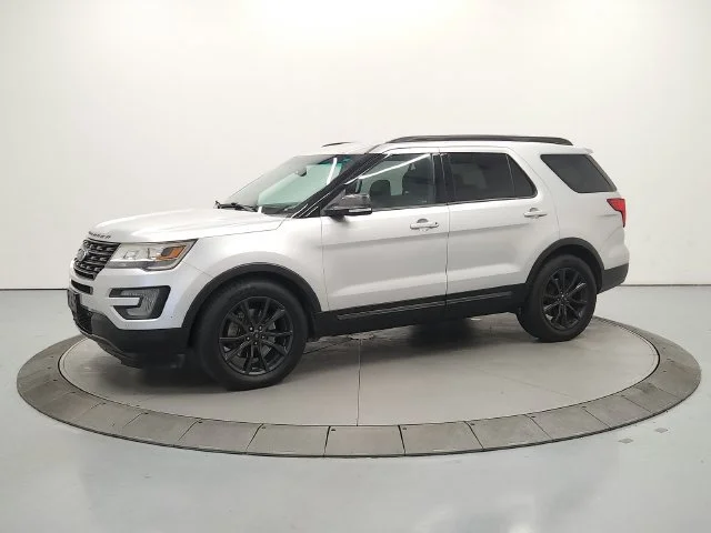 Used 2017 Ingot Silver Metallic Ford XLT image 5