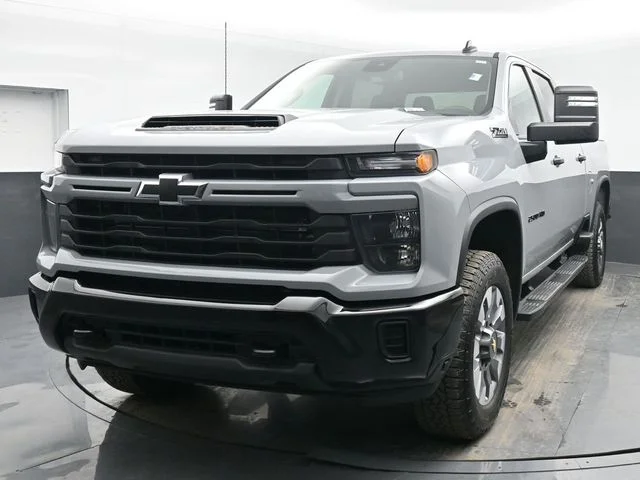 Used 2024 Gray Chevrolet Custom image 9