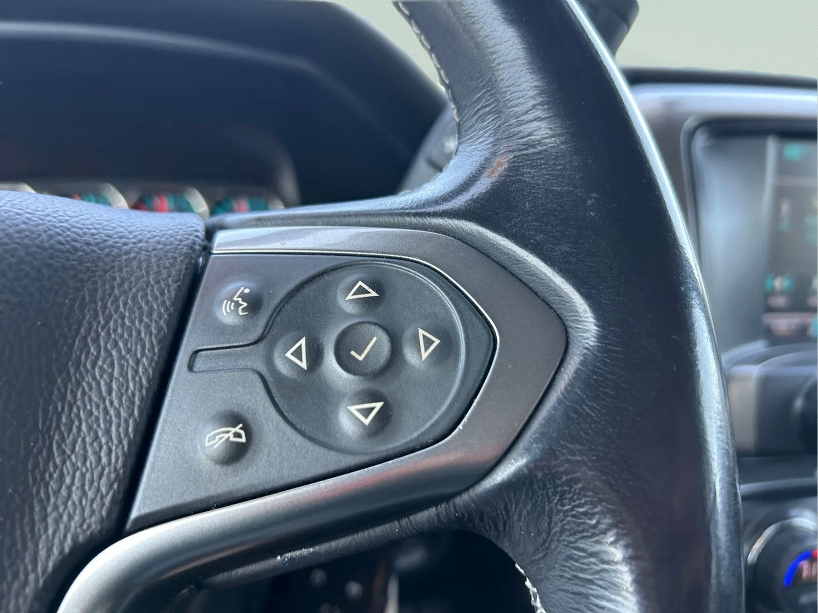 Used 2018 Graphite Metallic Chevrolet LT image 25