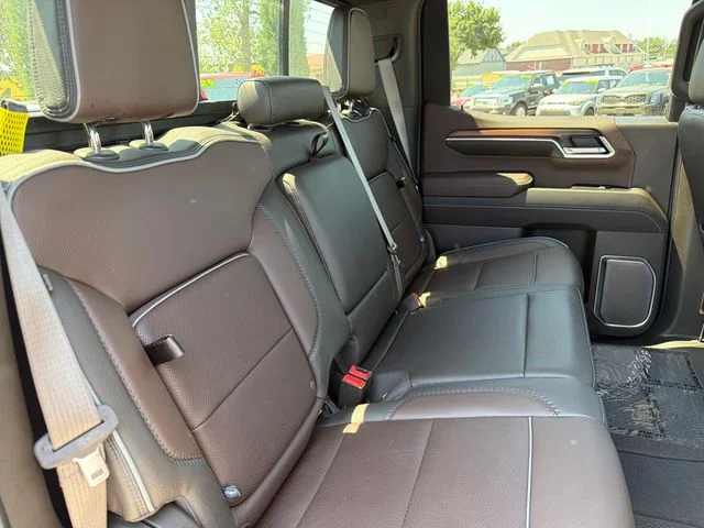 Used 2025 White GMC Denali image 28