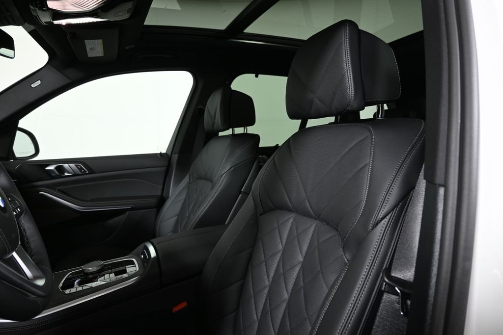 New 2026 Alpine White BMW xDrive40i image 15