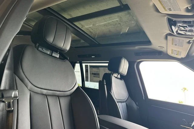 New 2026 Santorini Black Land Rover SE image 15