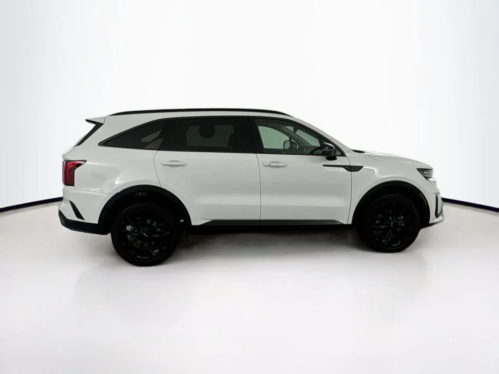 Used 2023 White Kia SX image 4