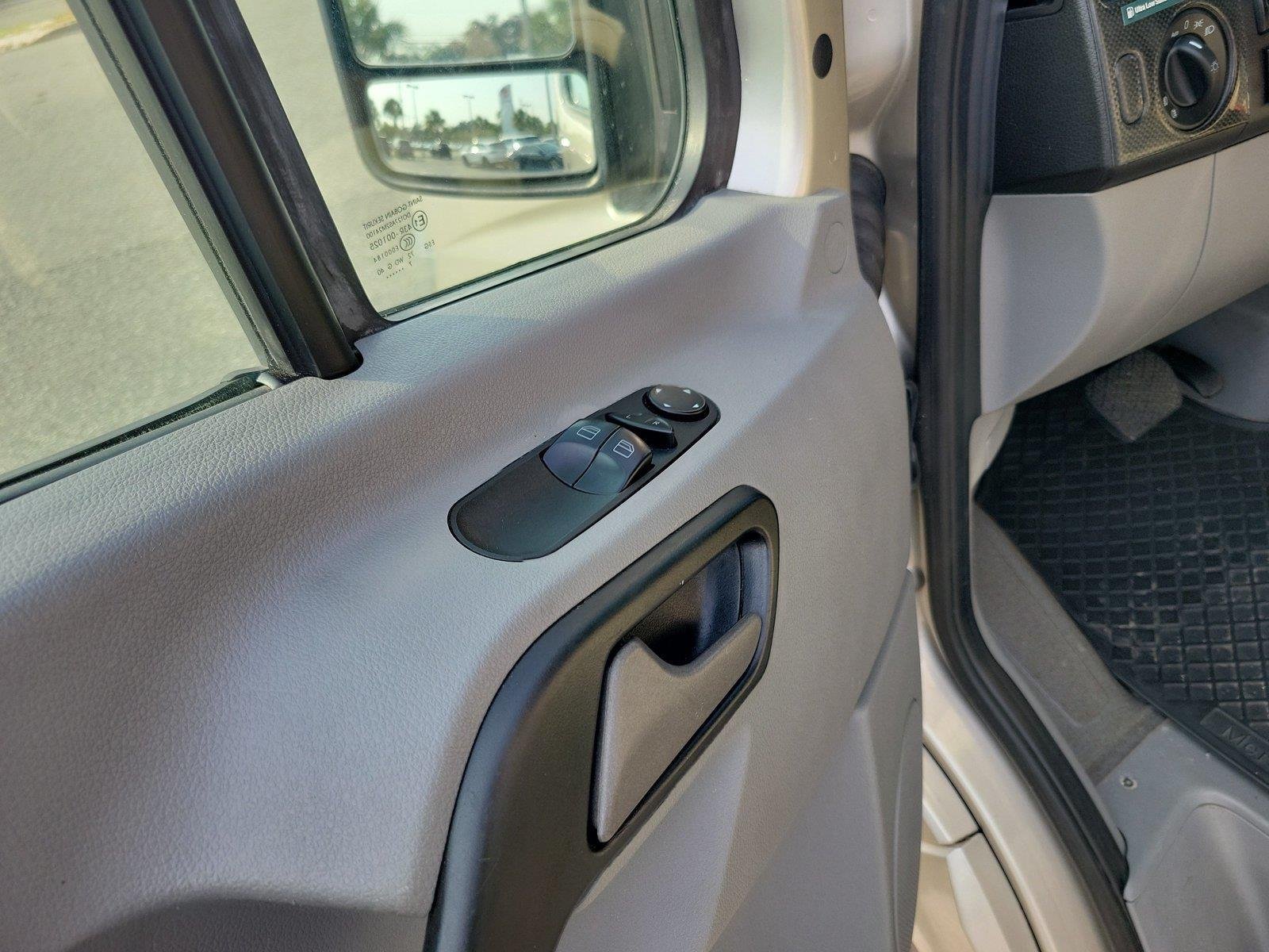 Used 2017  Mercedes-Benz 3500 HIGH ROOF V6 image 21